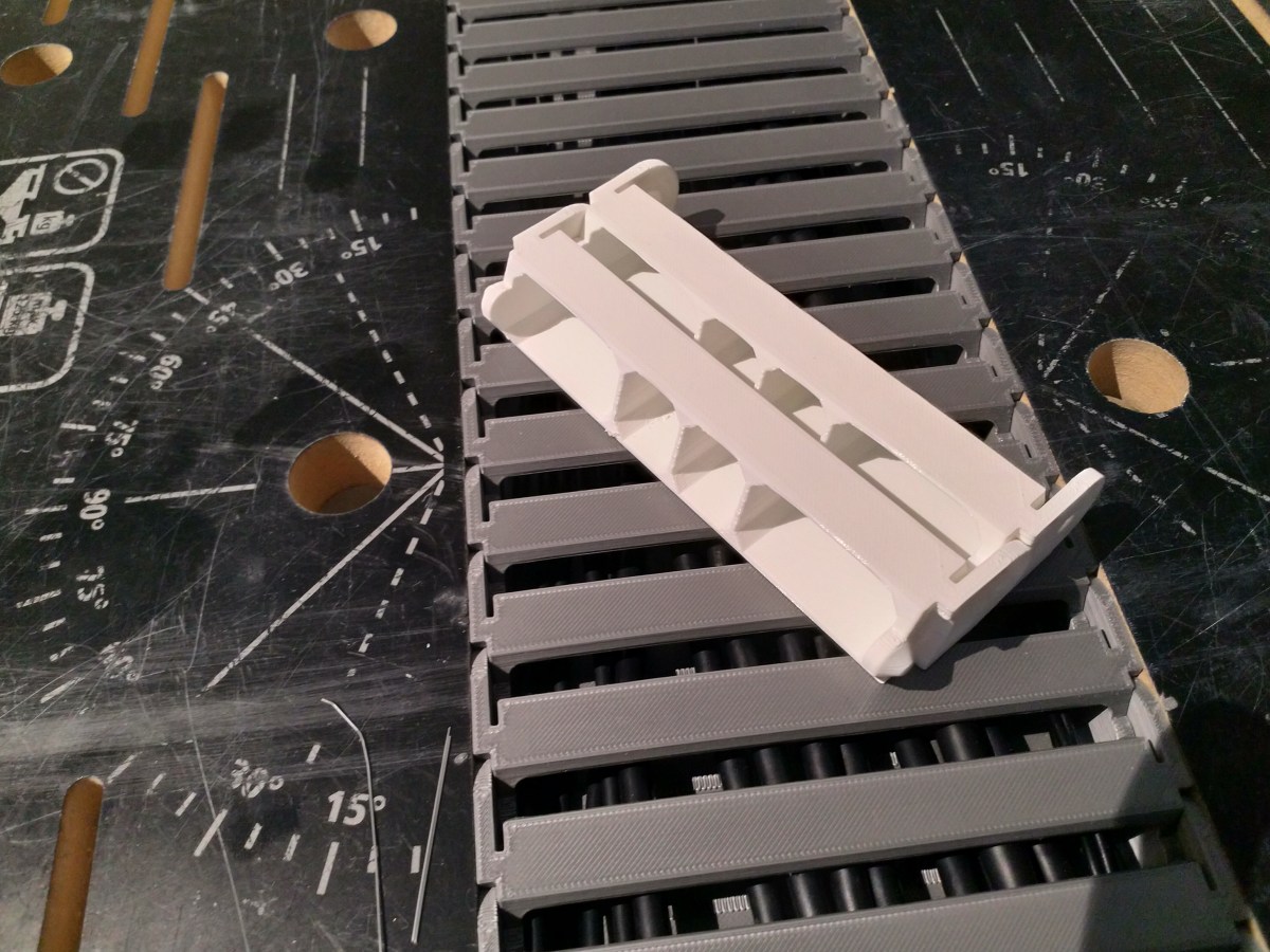 Desk PC 2.0 Update: New Cable Chain Design finished