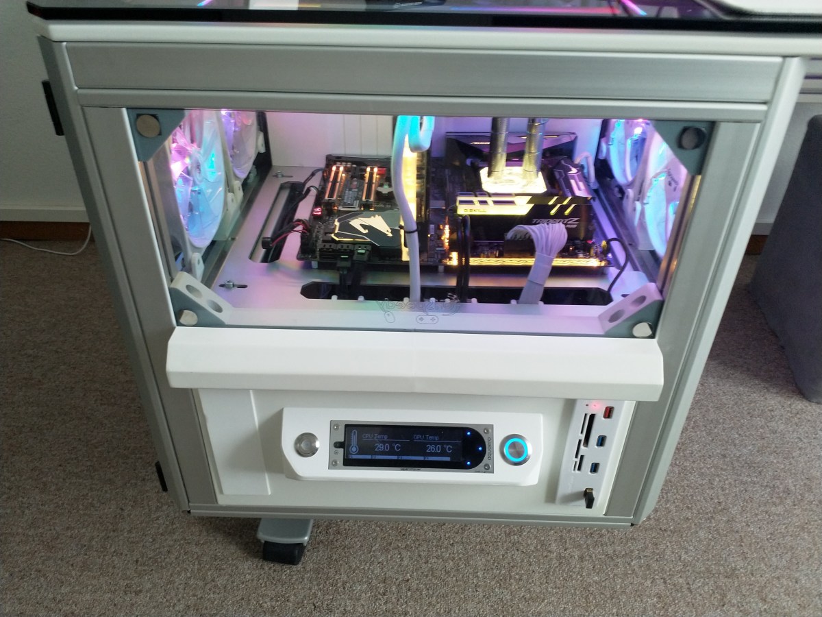 Desk-PC 2.0 Update: Front cover finally painted